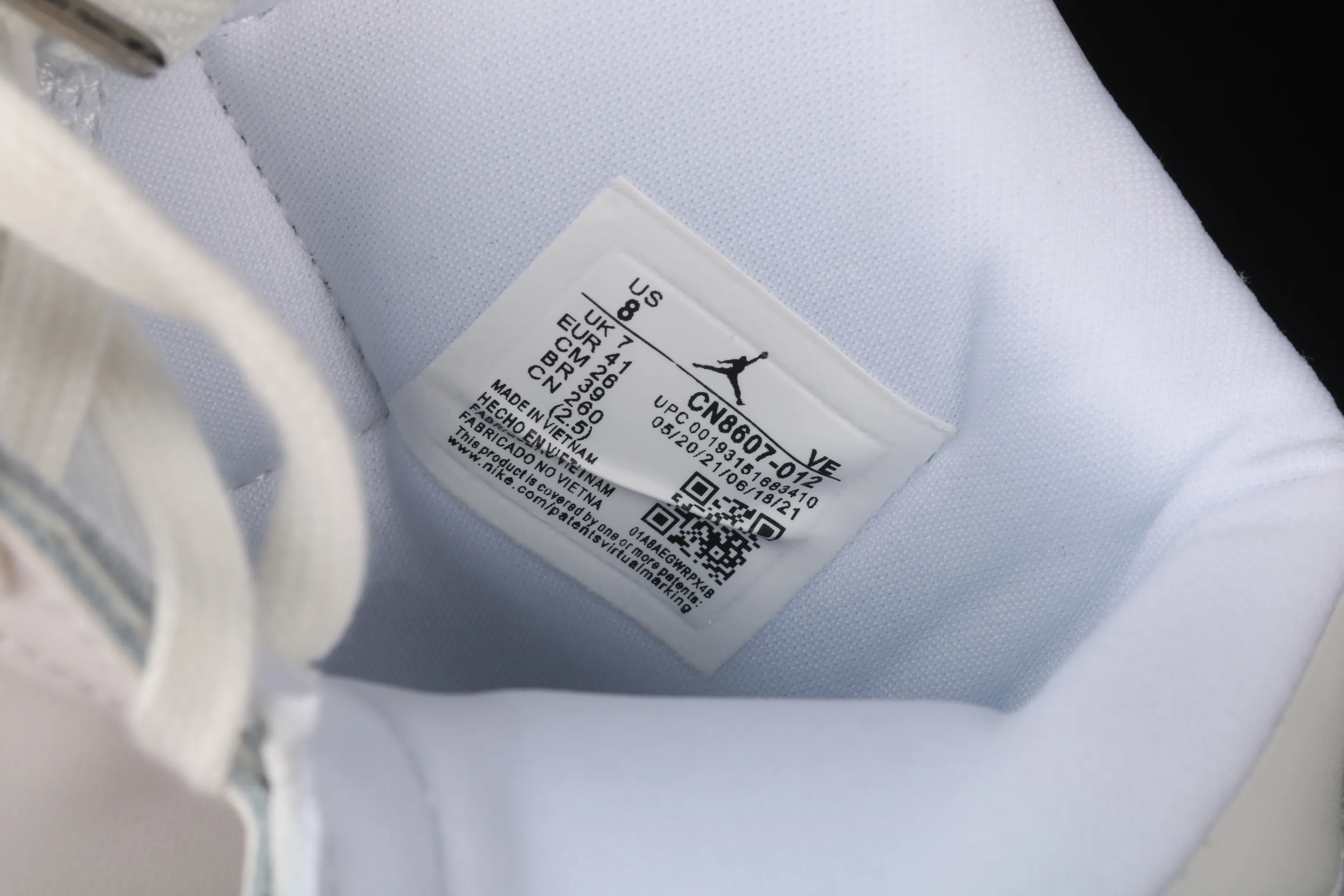 All categories Air Jordan Jordan series basketball shoes Air Jordan 1 High Z version Dr x Air Jordan 1 High AJ1 Joe 1 Dior joint all white high top CN8607-012